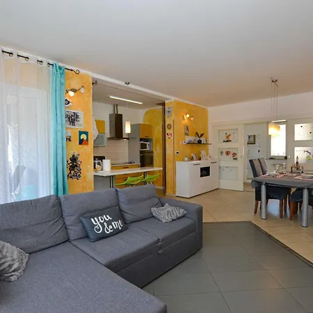 Radovani Peaceful And Serene With Terrace Apartment