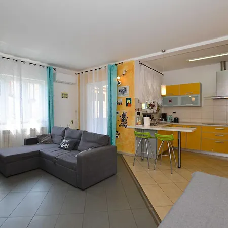 Radovani Peaceful And Serene With Terrace Apartment *