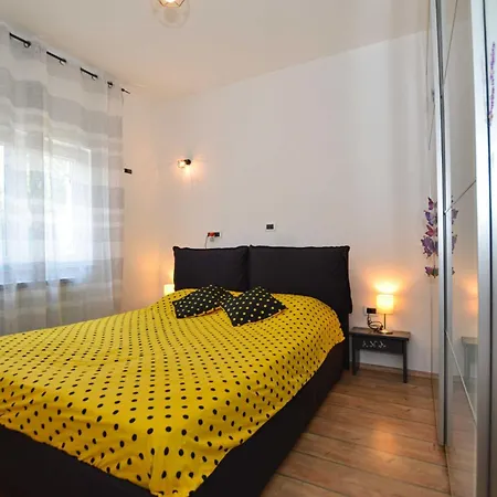 Radovani Peaceful And Serene With Terrace Rovinj