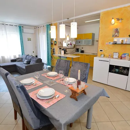 Radovani Peaceful And Serene With Terrace Apartment Rovinj
