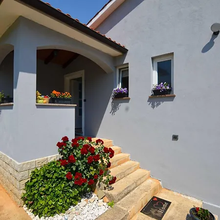 Radovani Peaceful And Serene With Terrace *